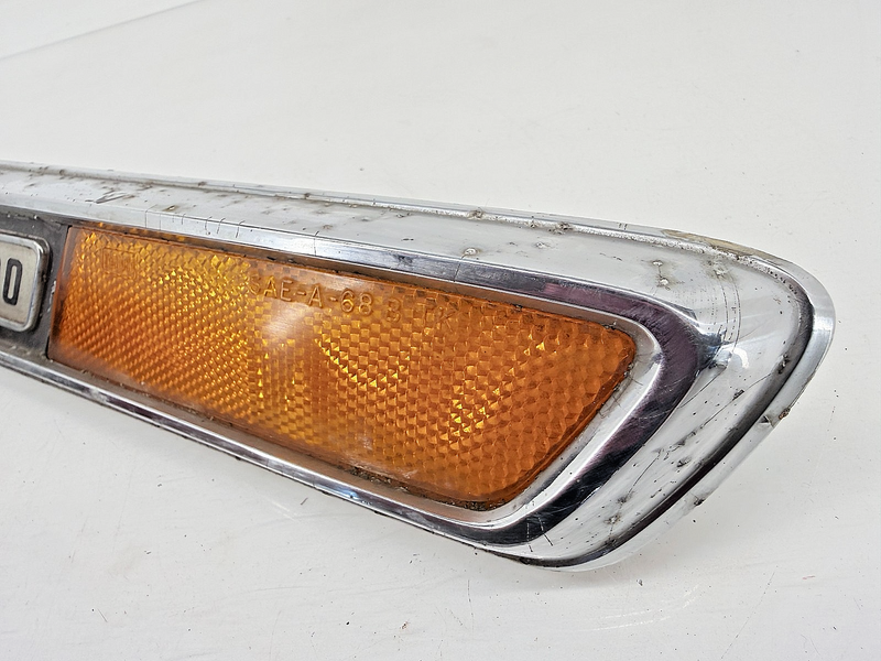 OEM 1968 - 1972 Ford RH CAB SIDE FORD 6000 REFLECTOR EMBLEM ORNAMENT C46-18