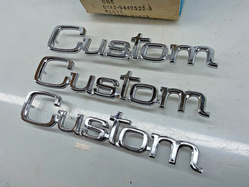 (1) NOS 1971 1972 Ford Galaxie LTD Body Side Emblem D1AZ-5442528 C56-19