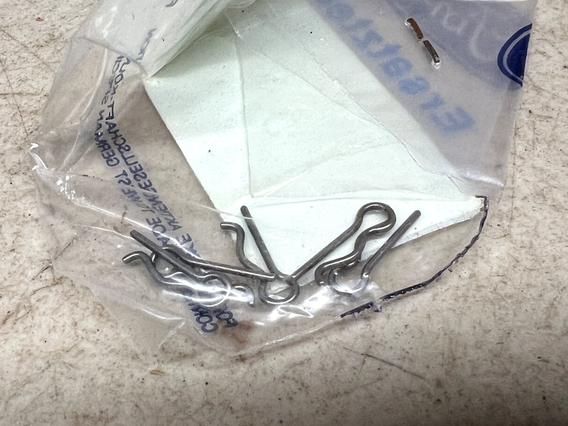 (9) NOS FORD HARDWARE CLIPS E864109-S B31-145