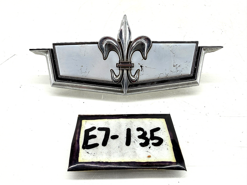 OEM 1975 CHEVROLET CAPRICE HEADER PANEL GRILLE EMBLEM GRAY 343597 E7-135