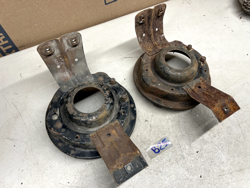 1960 GM Impala BelAir Biscayne Headlight Bucket Mounting Bracket El Camino B25-5