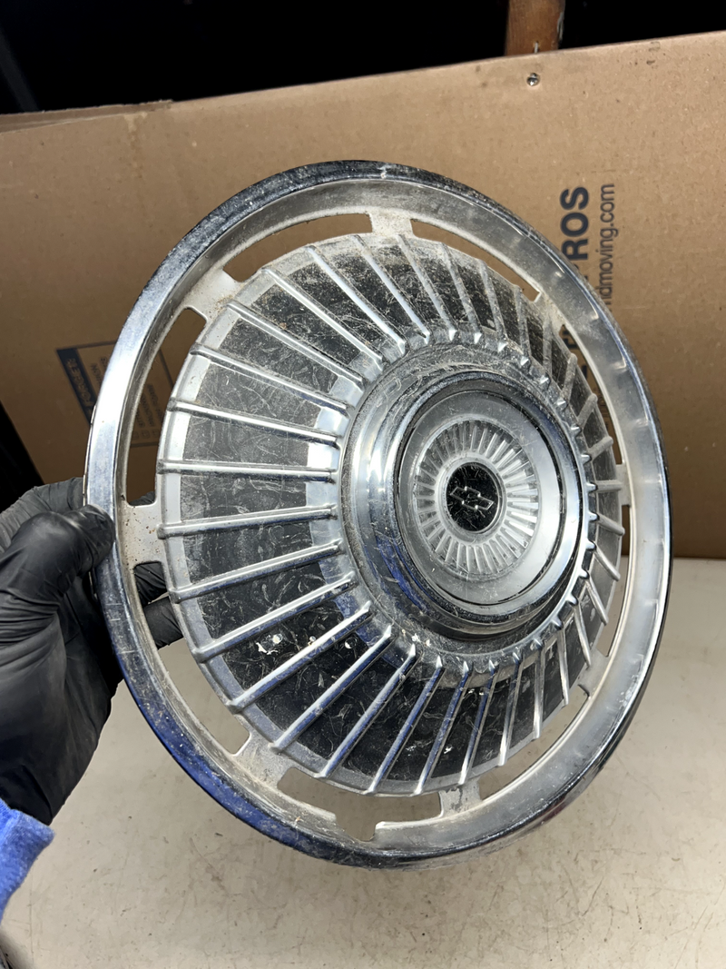 OEM GM 1964 Chevrolet Chevelle Malibu 14" Hubcap Wheel Center 64 B40-10