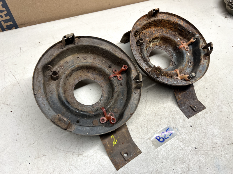 1960 GM Impala BelAir Biscayne Headlight Bucket Mounting Bracket El Camino B25-2