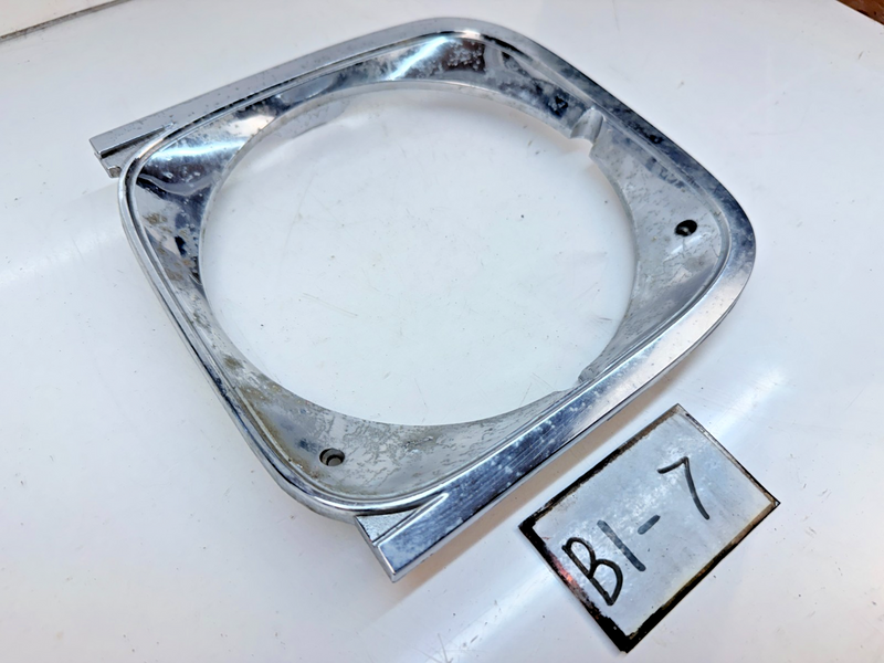 Passenger Right Headlight Door/Cover Trim Bezel 1972 CHEVY CHEVELLE 6261958 B1-7