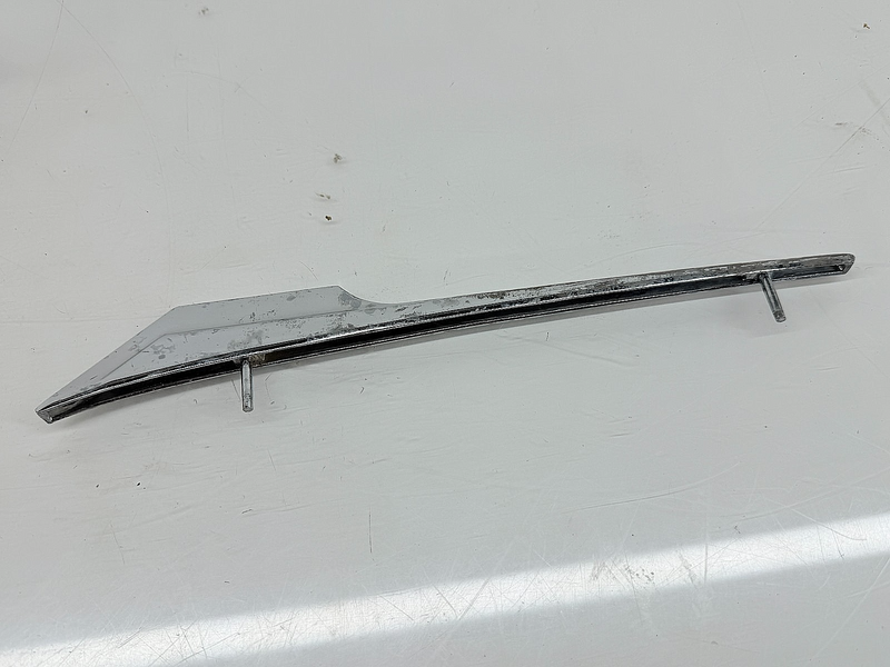 Vintag 1966 Chevy Chevelle El Camino Hood Spear Center Split Molding Ornament E9