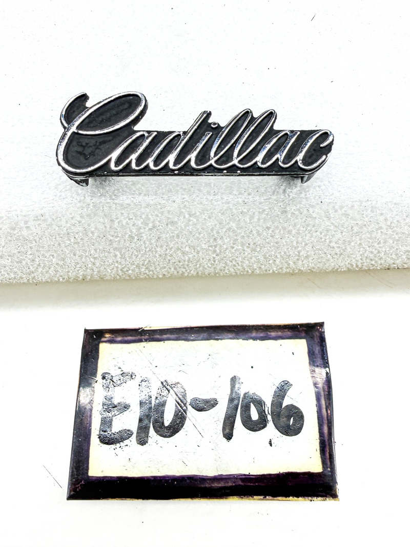 Vintage 1976 - 1978 CADILLAC DEVILLE FLEETWOOD FENDER EMBLEM GM 1625295 E10-106