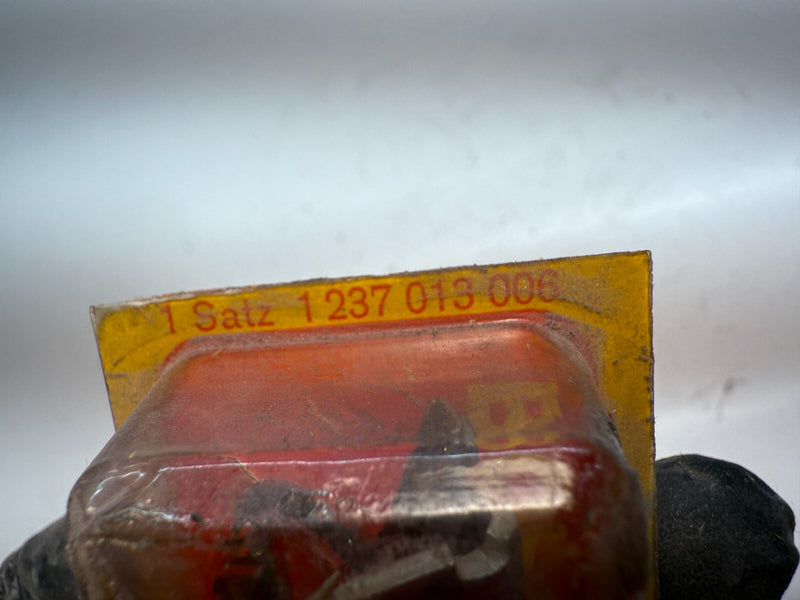 (1) NOS BMW NSU VOLVO VW OPEL SAAB GLAS 1237013006 SPARK PLUG PIN CONTACTS C5-33