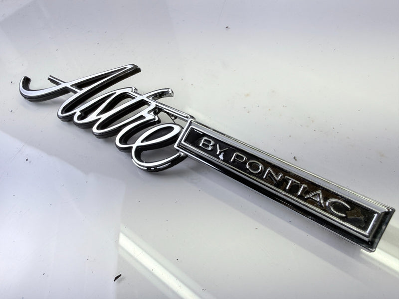OEM 1974 - 1977 PONTIAC ASTRE FENDER EMBLEM SCRIPT 738996 E8-114