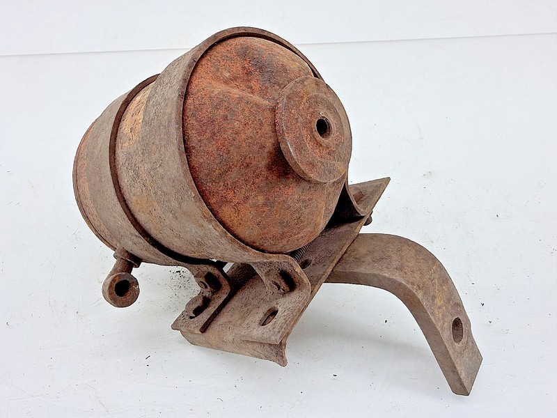 Original Jeep Willys Filter Oil Filter Canister & Bracket Rat Rod MB C49-15