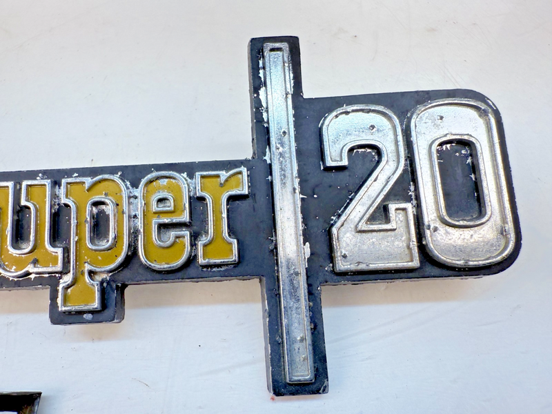 OEM 1973 1974 1975 1976 Chevy "Cheyenne Super 20" Fender Emblem 6273133 E7-57
