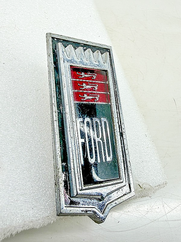 OEM 1971 FORD CREST TRUNK HOOD EMBLEM 3 LIONS D1AB-8B369-BG E10-31
