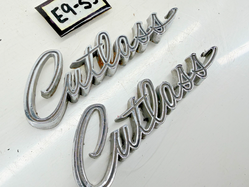 OEM 1968 1969 Oldsmobile Cutlass Front Fender Script Emblem Set 399503 E9-53