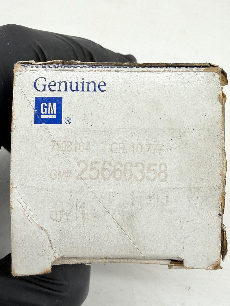 NOS 1997 - 1999 Cadilac Deville Power Window Switch 25666358 C30-53