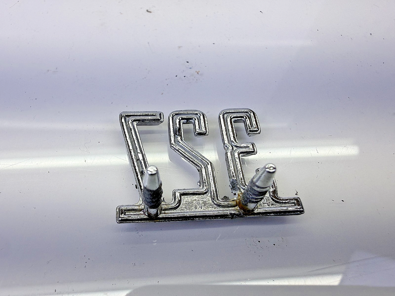 OEM GM 327 Front Fender Emblem 1965 - 1967 GM Chevrolet GM 3865834 E8-91
