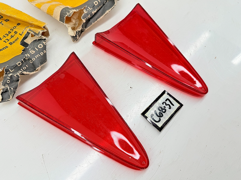 NOS 1958 - 1960 Lincoln Capri Premiere Tail Light Lens Pair Red FEW-13450-B C68