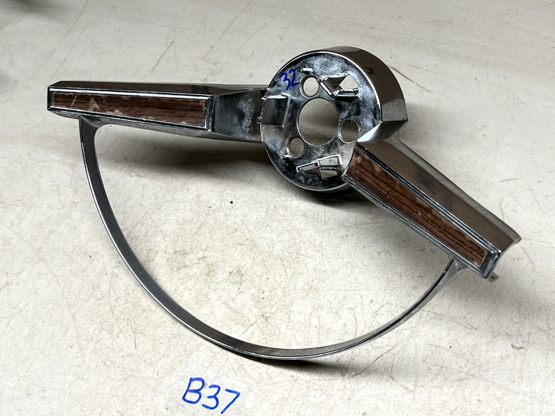 OEM 1965 1966 Chevy Impala Caprice Steering Wheel Horn Ring 3882985 65 66 B37-32