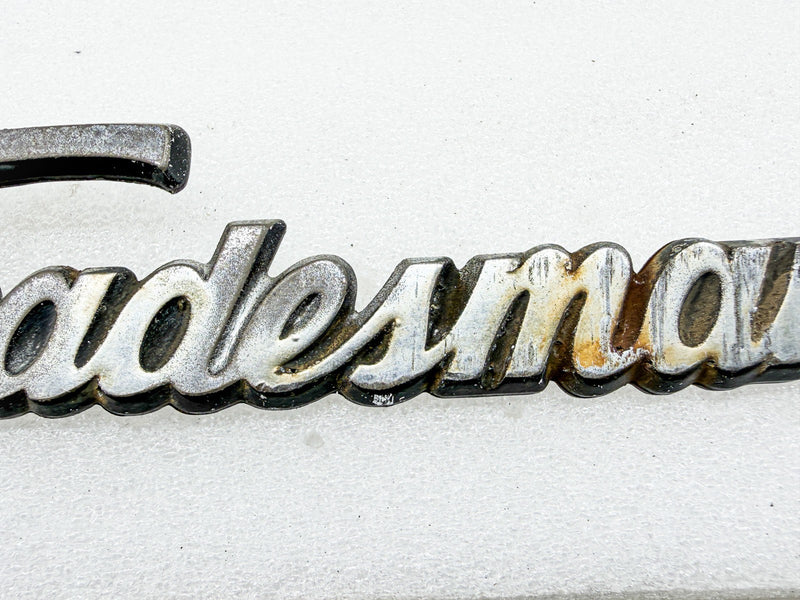 OEM 1971 - 1979 DODGE VAN TRADESMAN 200 FENDER EMBLEM 2956457 E10-68