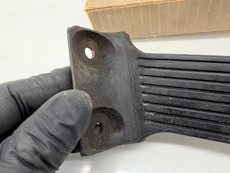 NOS 1960 Ford Fairlane Gas Accelerator Pedal C0DD-9735-A C60-32