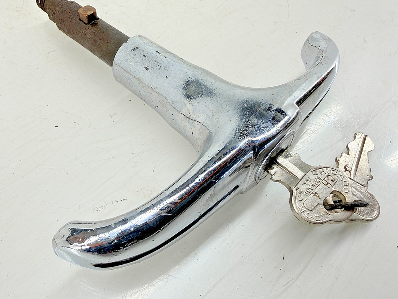 Vintage OEM GM 1946 1947 1948 Oldsmobile Trunk Handle w/ Keys C67-18