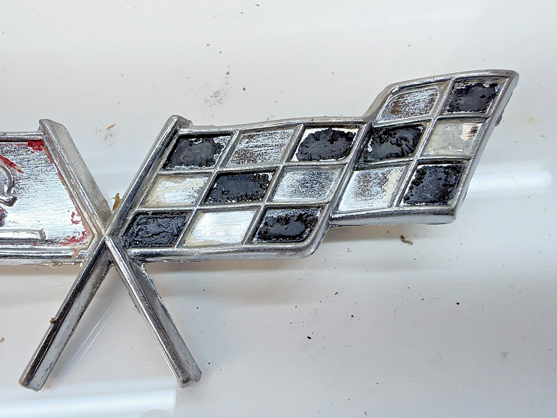 OEM 1979 Chevrolet Corvette PAIR Gas Fuel Door Emblem 471295 E8-70