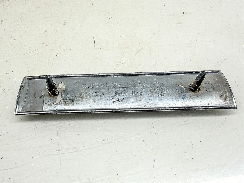OEM 1967 1968 CHEVY TRUCK CUSTOM CAB DOOR EMBLEM 3901462 E10-30