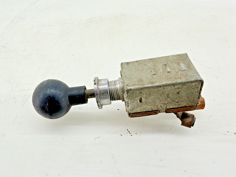 Vintage Push-Pull Eergency Flasher Switch Knob 1940s 1960s Ford C67-180