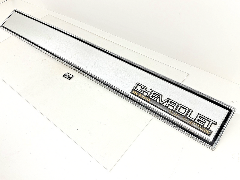 OEM 1981 - 1991  CHEVY K5 BLAZER TRIM PANEL MOLDING TAILGATE BAND U3B-62