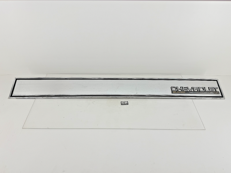 OEM 1981 - 1991  CHEVY K5 BLAZER TRIM PANEL MOLDING TAILGATE BAND U3B-62
