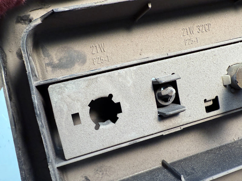 OEM 1981 - 1991 Mercedes W126 C126 Rear Right Tail Light Lamp Back Housing C13-2