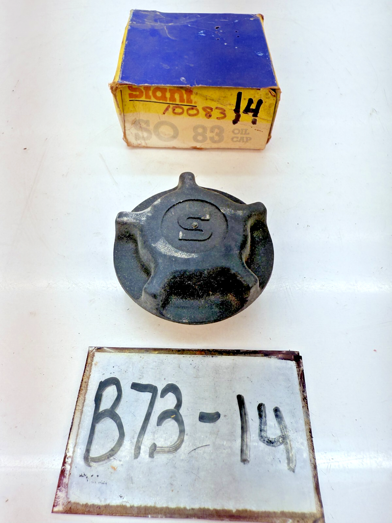 NOS 1968 - 1976 TOYOTA CROWN CORONA CELICA PICKUP ENGINE OIL CAP SO-83 B73-14