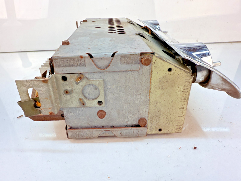 OEM 1959 - 1960 CHEVROLET IMPALA BELAIR BISCAYNE AM RADIO 59 60 B68-4
