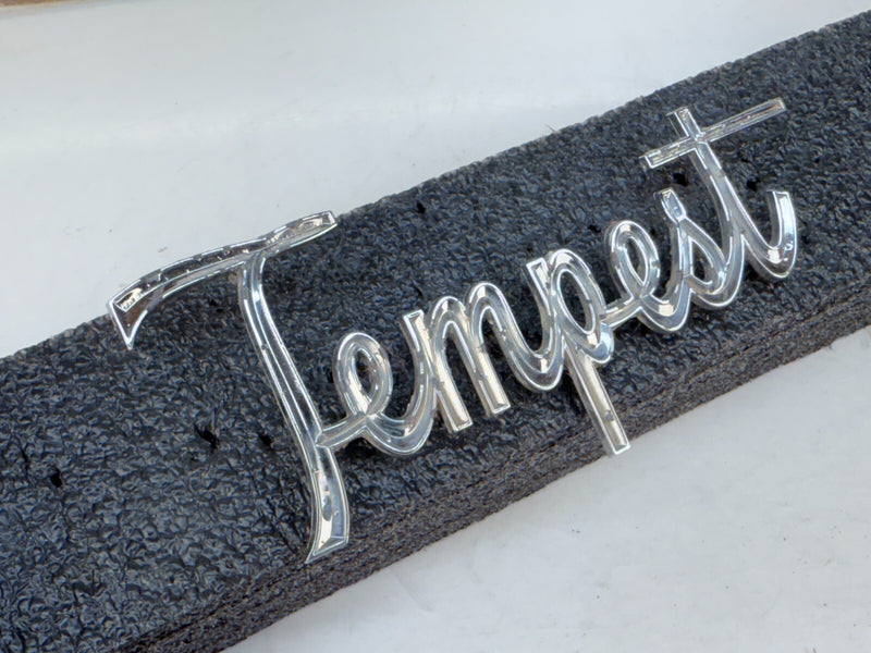 OEM 1966 GM Pontiac Tempest  Fender Emblem 7586905 Script Ornament B32-347