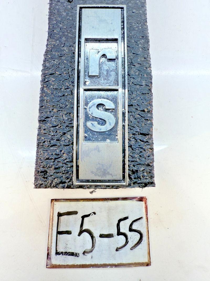 Original 1967 1968 Rally Sport Camaro RS Grill Emblem Badge 3899892 E5-55