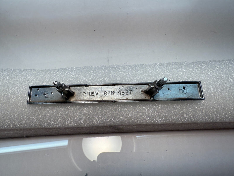 OEM 1972 CHEVELLE GRILLE EMBLEM GM 6264827 B32-71