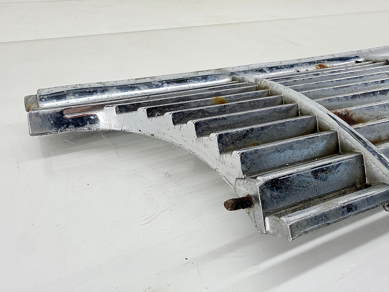 OEM 1961 Pontiac Left Grille Catalina Super Duty Bonneville GM 538535 B43-60