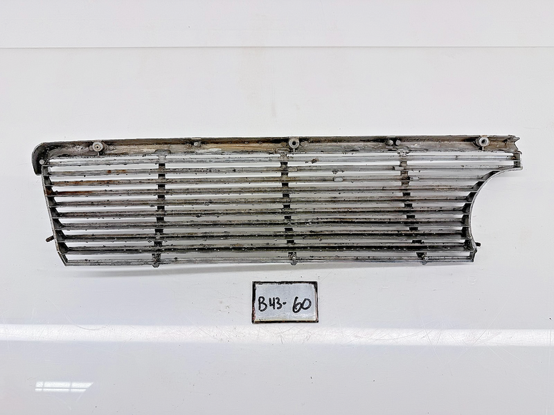 OEM 1961 Pontiac Left Grille Catalina Super Duty Bonneville GM 538535 B43-60
