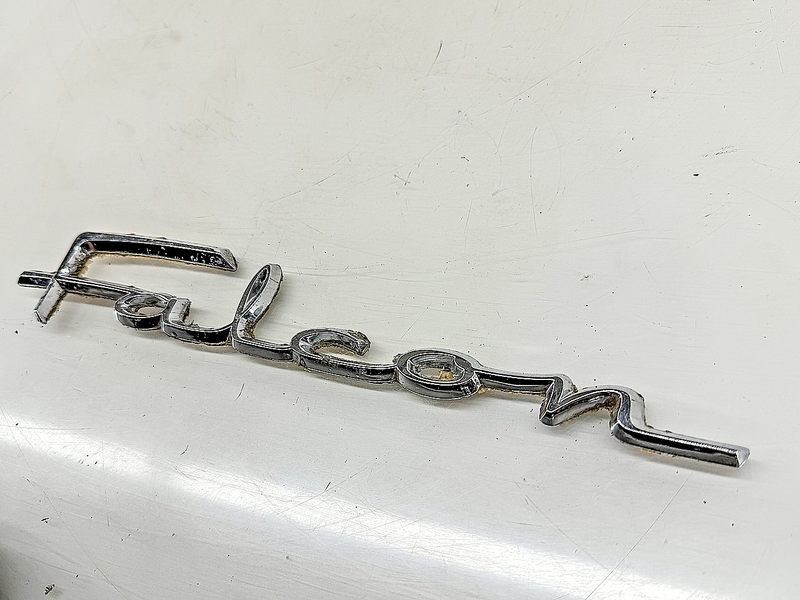Vintage 1968 FORD FALCON FENDER SCRIPT EMBLEM C8DB-62291862-A E10-17