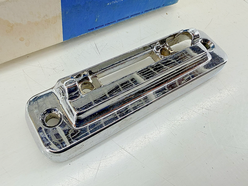 NOS 1966 - 1968 FORD COUNTRY SQUIRE FAIRLANE WAGON ROOF RACK SUPPORT C77-75