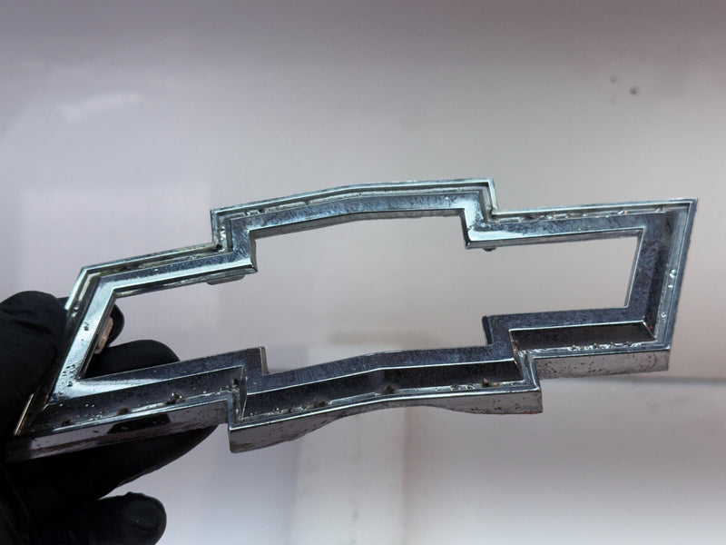 1969 1970 Chevrolet Truck Blazer Bow Tie Grill Hood Emblem Badge 3940708 B32-156