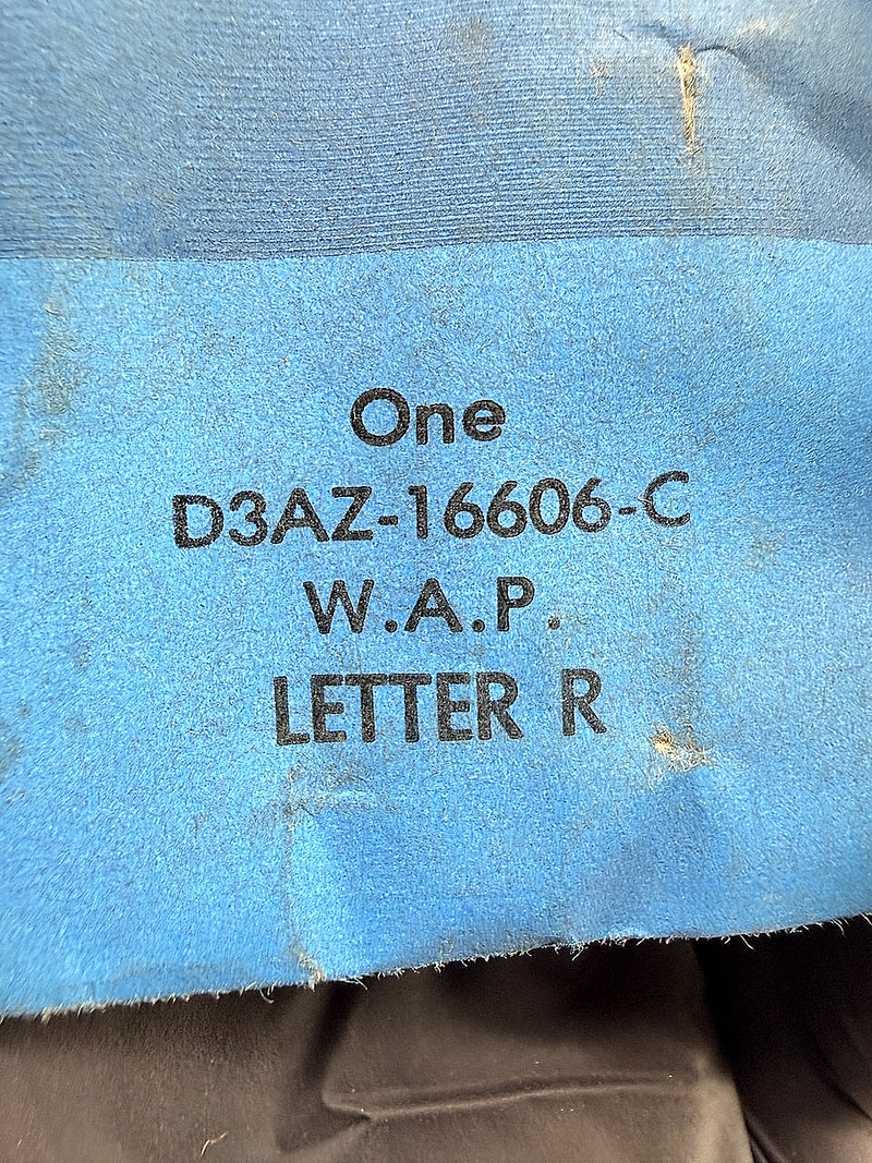 NOS 1973 - 1979 FORD GALAXIE LTD TORINO HOOD LETTER R D3AZ-16606-C C76-169
