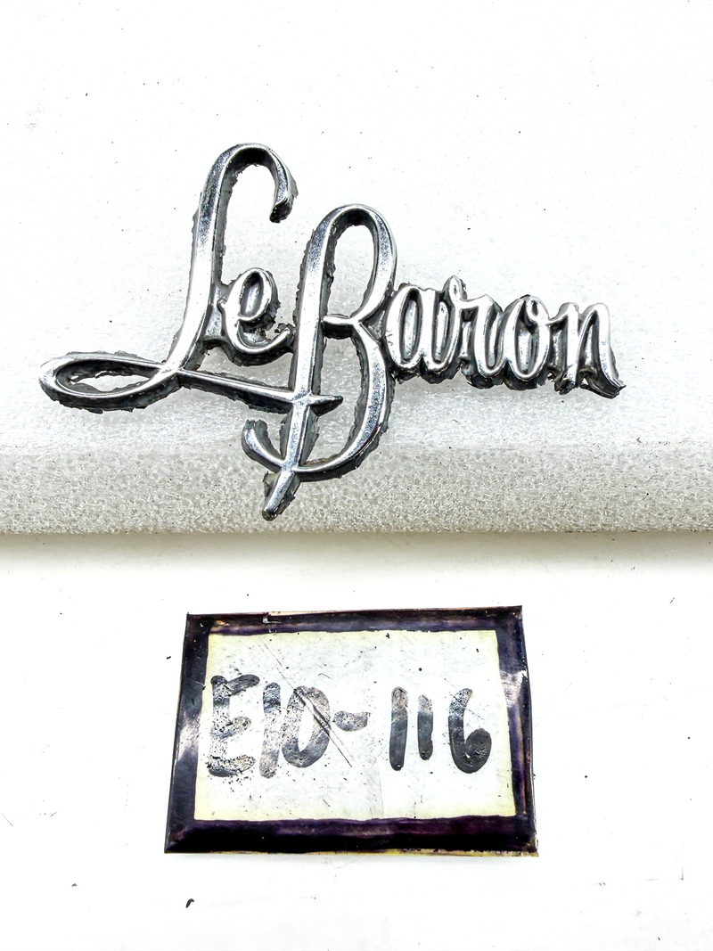 OEM 1969 1970 1971 CHRYSLER IMPERIAL LeBARON SAIL PANEL EMBLEM 3810012 E10-116