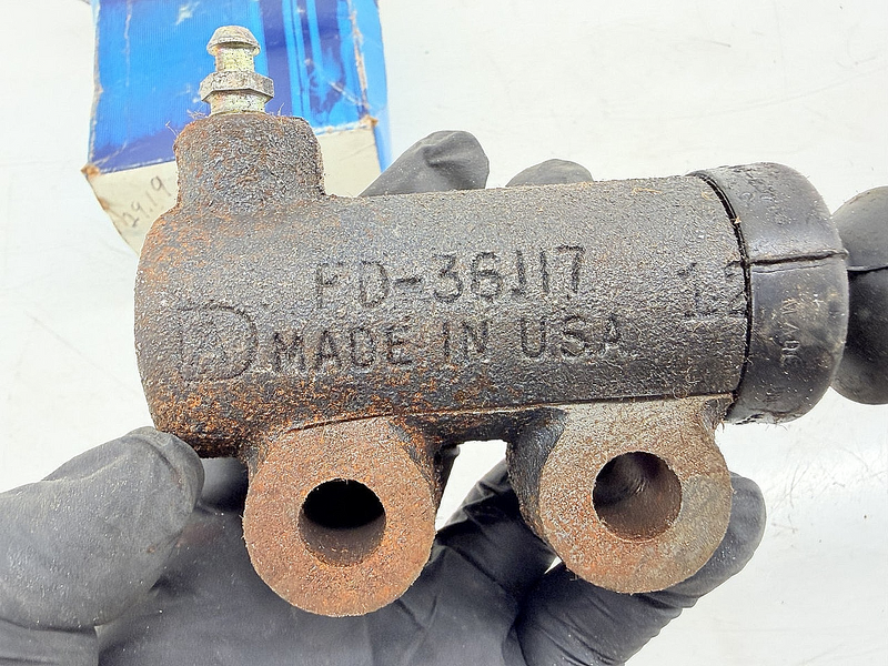 NOS 1965 - 1977 FORD P350 P500 TRUCK CLUTCH SLAVE CYLINDER C5TZ-7A508-B C77-16