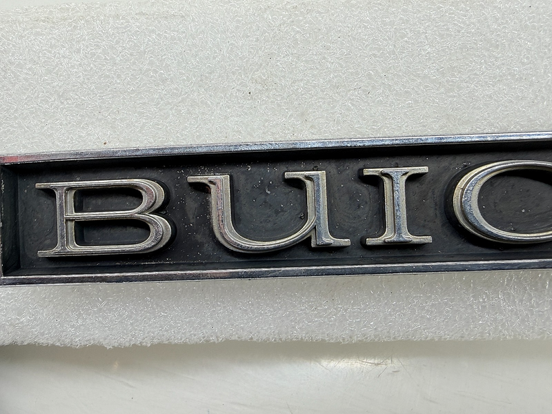 OEM 1968 - 1973 Buick Electra LeSabre Wildcat Emblem Badge  242104 E9-83