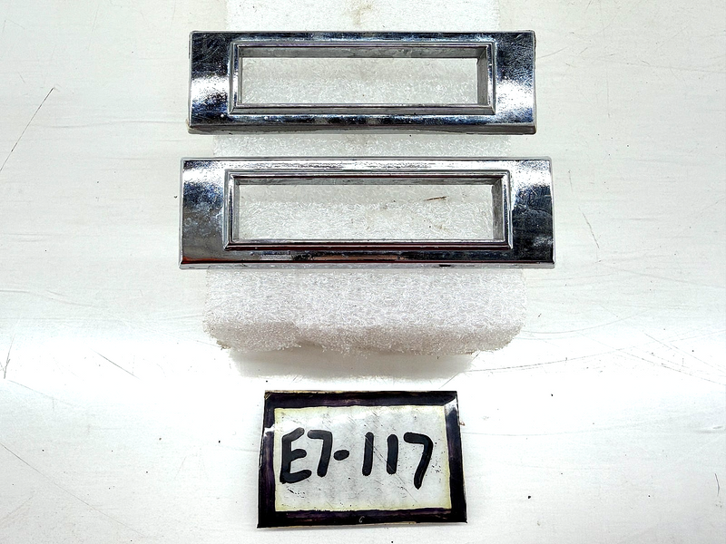 OEM 1969 GM Chevrolet Chevelle Front Rear Marker Lamp Bezel 3942749 E7-117