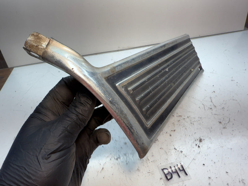 1972 72 GTS Gran Torino Sport CJ Fender Trim Molding B44-4