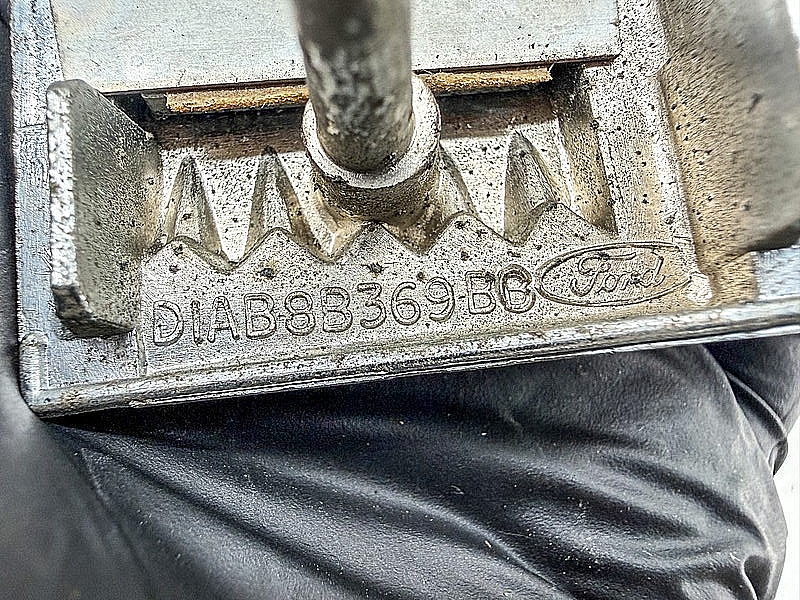 OEM 1971 FORD CREST TRUNK HOOD EMBLEM 3 LIONS D1AB-8B369-BG E10-31