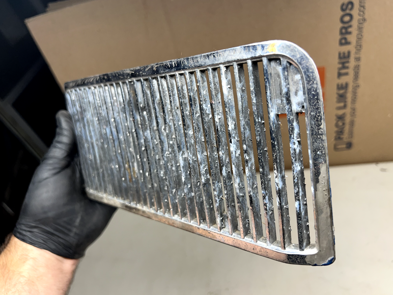 Original 1969 Chevrolet Chevelle Hood Inserts Grills 3915489 LH 3915490 RH B18-2