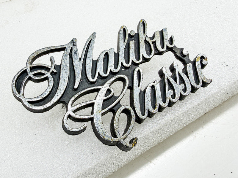OEM 1974 - 1977 CHEVELLE MALIBU CLASSIC SCRIPT EMBLEM 345383 E10-73
