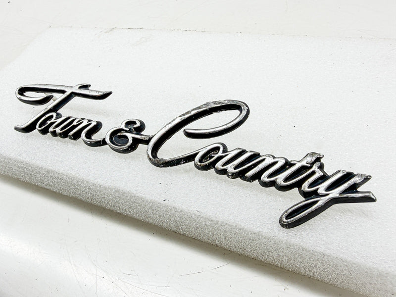 OEM 1969 - 1978 CHRYSLER TOWN & COUNTRY SCRIPT EMBLEM 2902894 E10-69