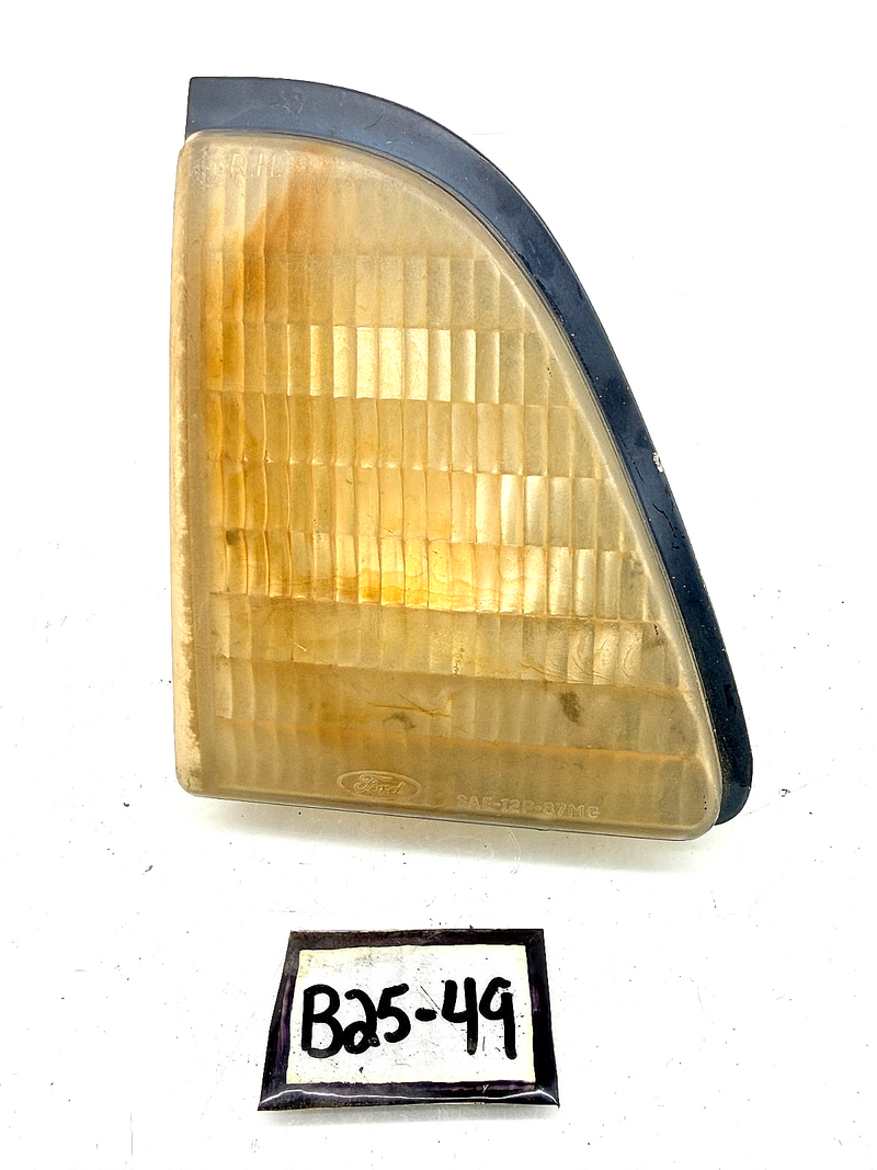 OEM 1987 - 1993 Ford Mustang Front RH Turn Signal Lamp Lens E7ZB-13215-AA B25-49